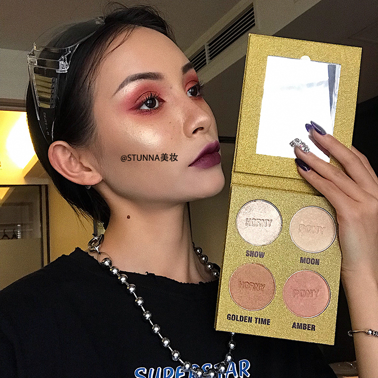 Horny Pony bốn màu kết hợp baking cao-gloss bột pan làm sáng màu da sửa chữa trang điểm lâu dài ins siêu lửa phấn phủ bắt sáng