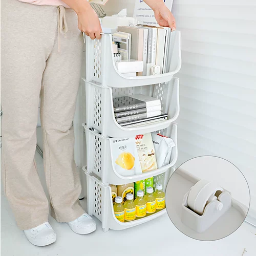 Под столом общежития кухня с закусочной на стойке может двигаться на пол, сложить тележку, фрукты и корзина для хранения в ванной