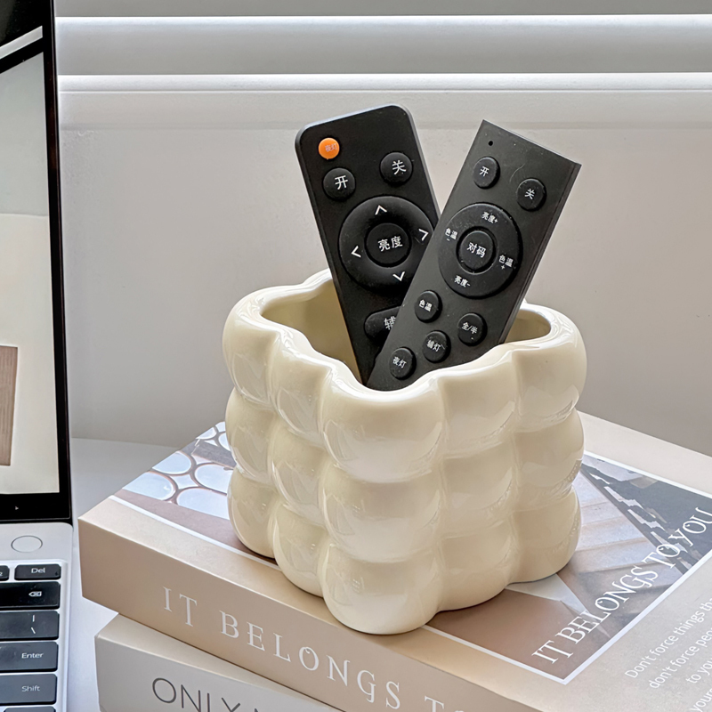 Cream-Style Marshmallow Ceramic Tv Air Conditioner Remote Control Storage Box, Living Room Coffee Table, High-Value Decoration with a Sense of Sophistication Cream-Style Marshmallow Ceramic Tv Air Conditioner Remote Control Storage Box, Living Room Coffee Table, High-Value Decoration with a Sense of Sophistication
