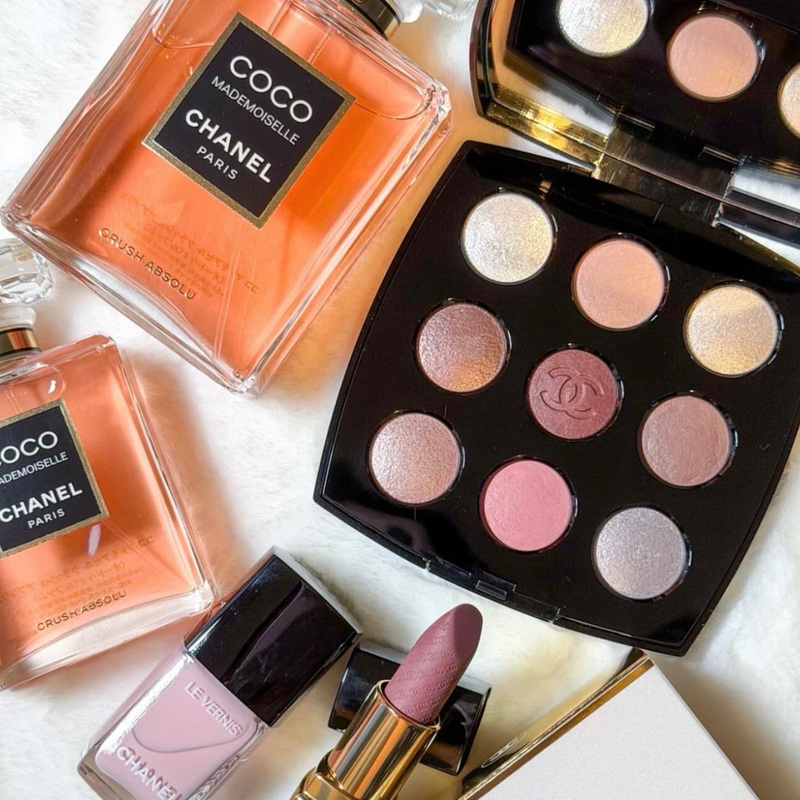 Chanel 26 Fall Limited Edition Series Nine-Color Eyeshadow Palette Coco Lipstick Nail Polish Perfume 587 Chanel 26 Fall Limited Edition Series Nine-Color Eyeshadow Palette Coco Lipstick Nail Polish Perfume 587