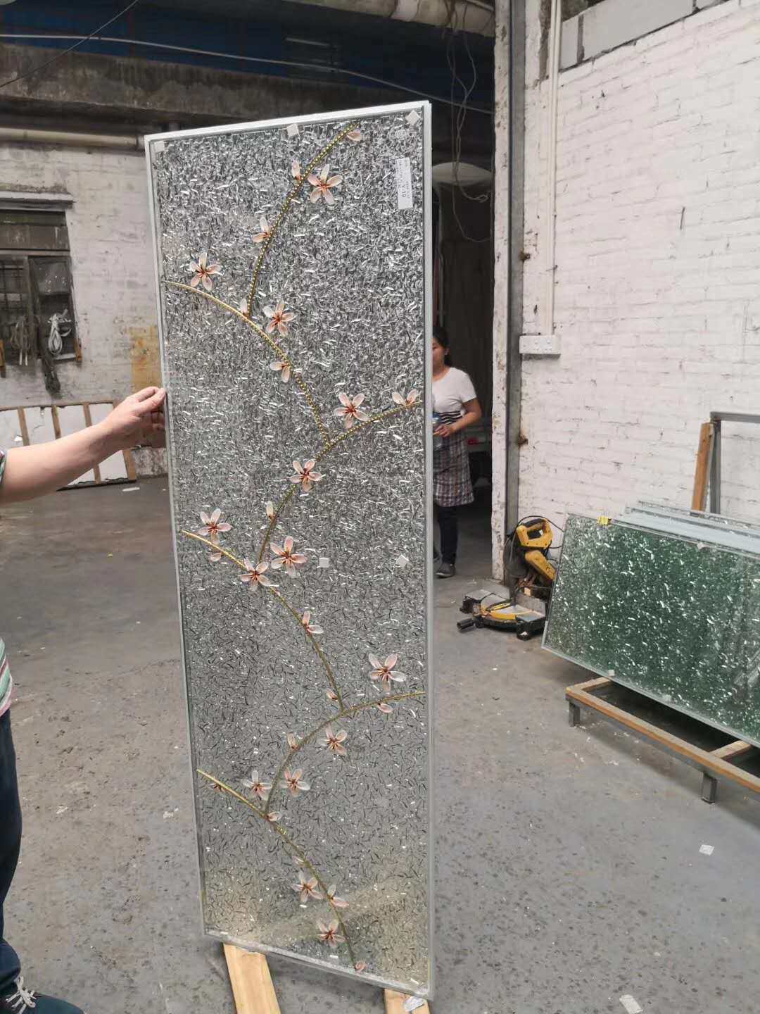 Factory direct selling customized ice crushed art craft glass for bathroom door porch bathroom partition