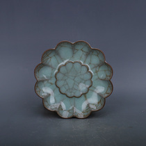 Song Green Glaze Official Kiln Iron Tire Small Dish Chrysanthemum Petal Tray Imitation Ancient Porcelain Dong Play Old Goods Book House Chinese Swing Piece Collection