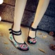 Giày vải Bắc Kinh cũ nữ mùa hè quốc gia giày thêu một chân tăng trong giày vải nông miệng tròn đầu giày vuông nhảy