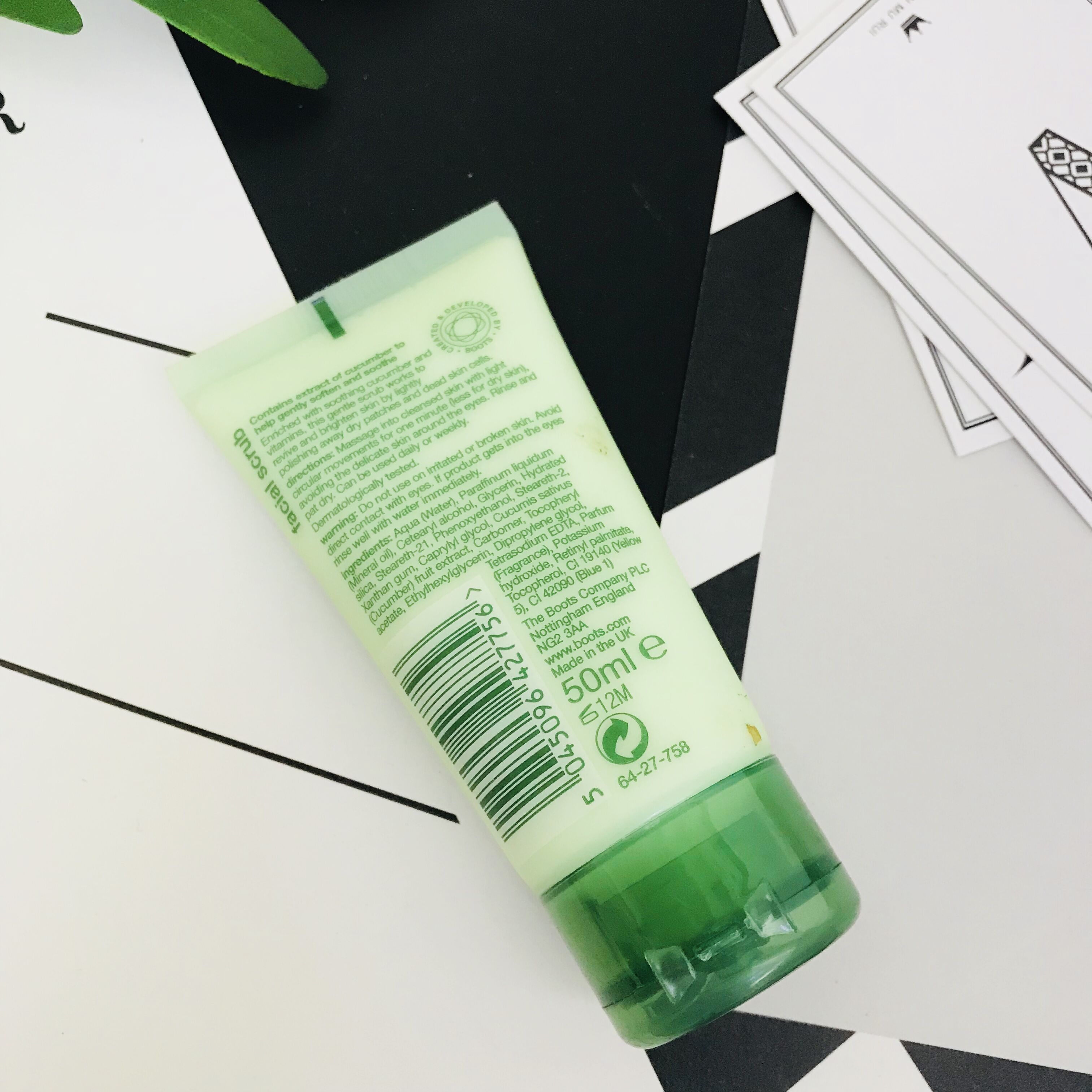 British BOOTS dưa chuột làm mới sáng trắng mặt chà 50 ml tinh tế mụn đầu đen sừng chết da kem tẩy da chết