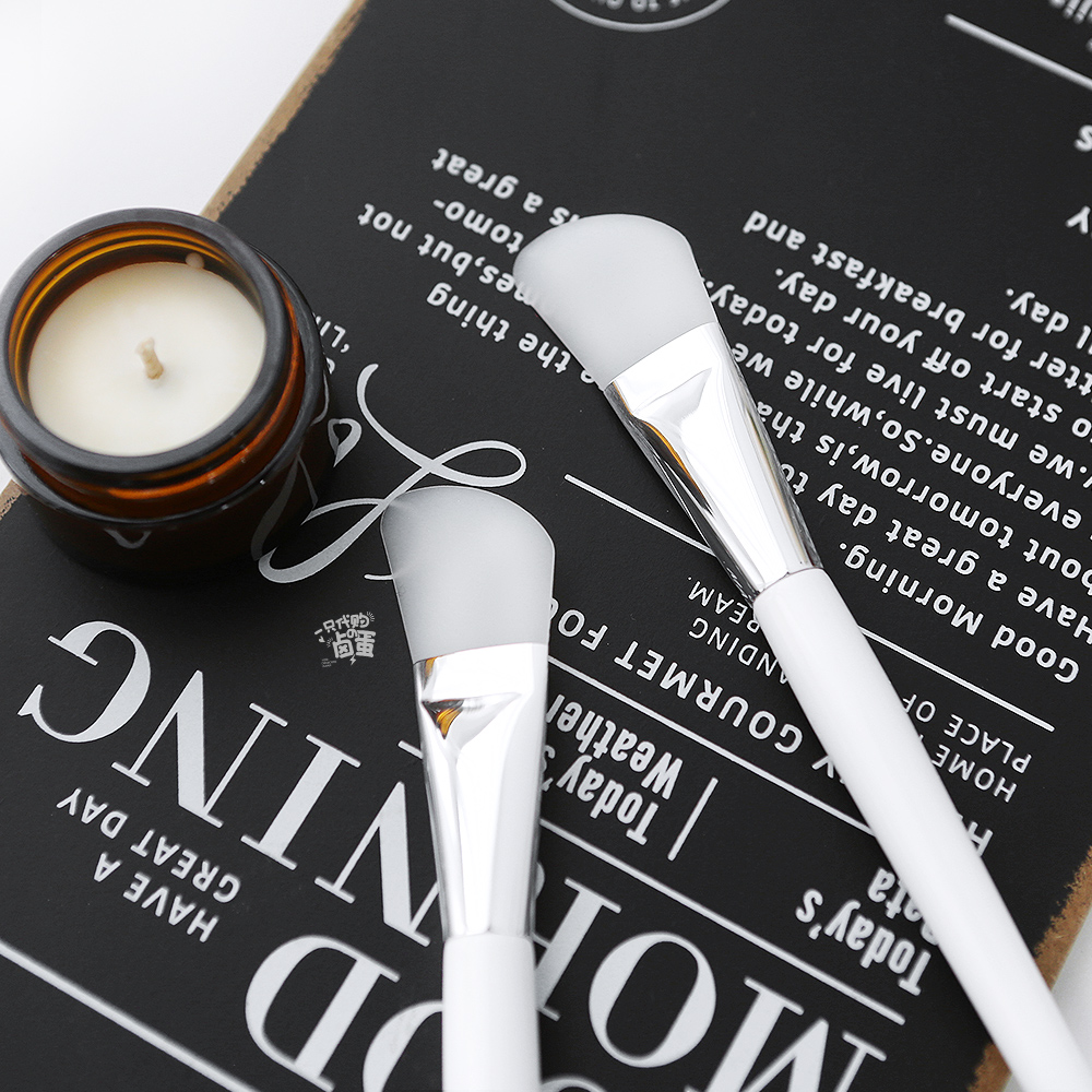 Smear mud mask mask Magnesium CP silicone mask brush one piece, soft and even smear