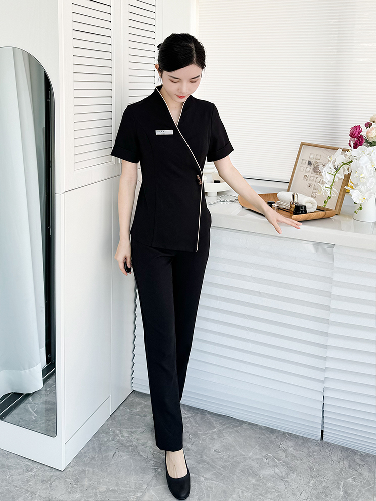 穿出专业风范：揭秘高端工服样本