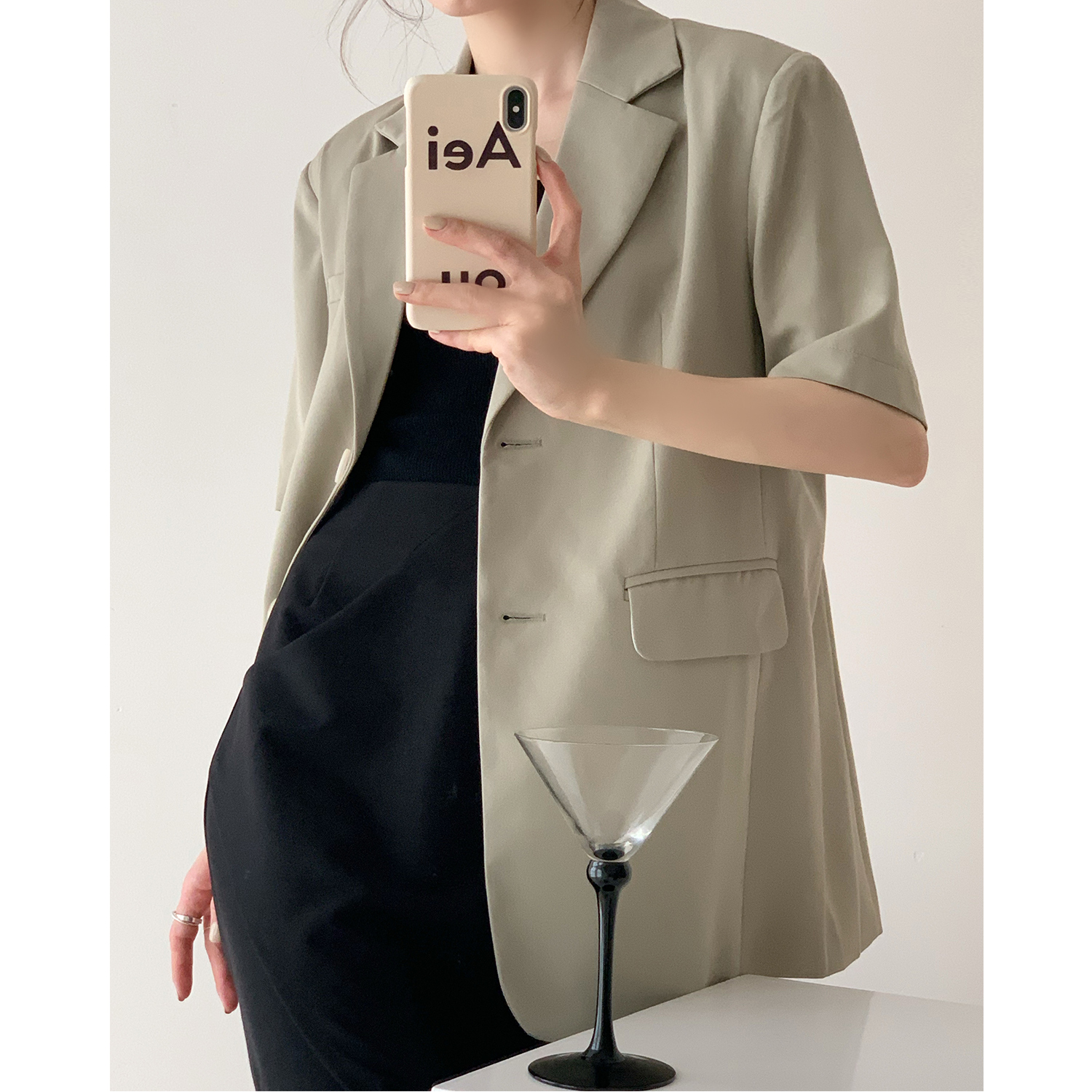Short sleeve suit jacket woman 2021 Summer new thin section V collar design Sensation Small Korean version casual Western suit jacket