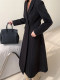 Black Hepburn-style woolen coat for women, high-end waistline, slimming, long style, plus velvet and thickening, temperament woolen coat for winter