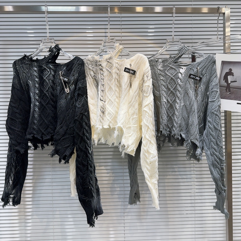 [in Stock] 2026 Spring New Niche Style Metal Pin Graffiti Distressed Frayed Edge Hot Girl Knitted Sweater for Women
