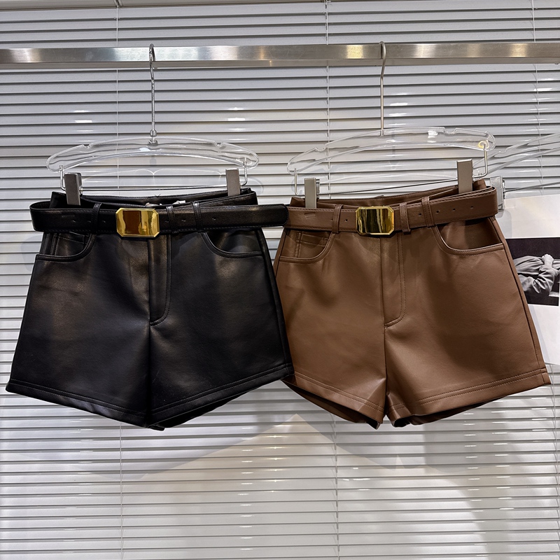 [in Stock] 2026 Spring New Old Money Style Gold Buckle Belt Solid Color Pu Leather Three-Quarter Shorts Women's Leather Shorts