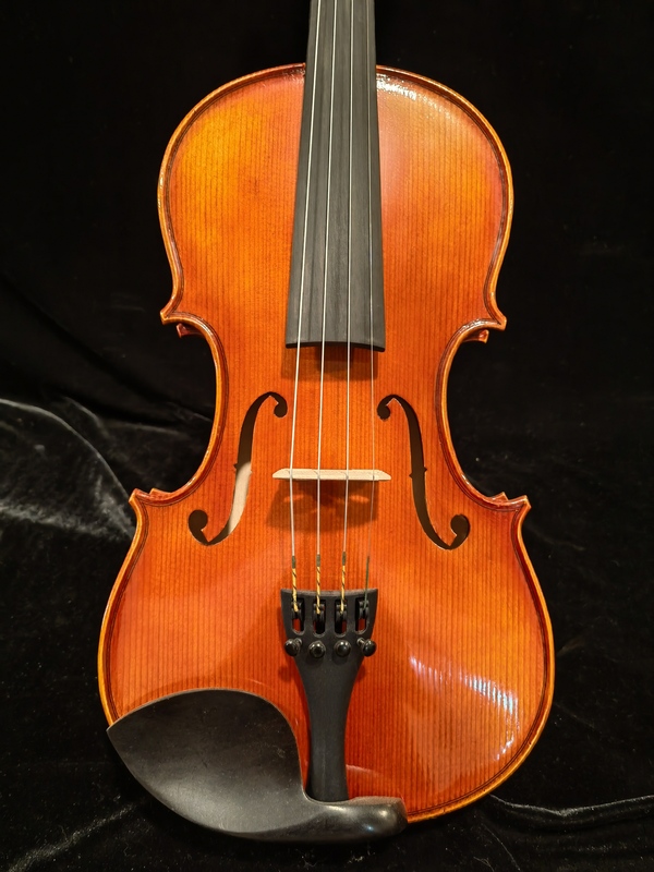 Guangzhou Violin Master Supervised the Production of Handmade Violins Using Imported Materials from Russia, Ustring Musical Instruments