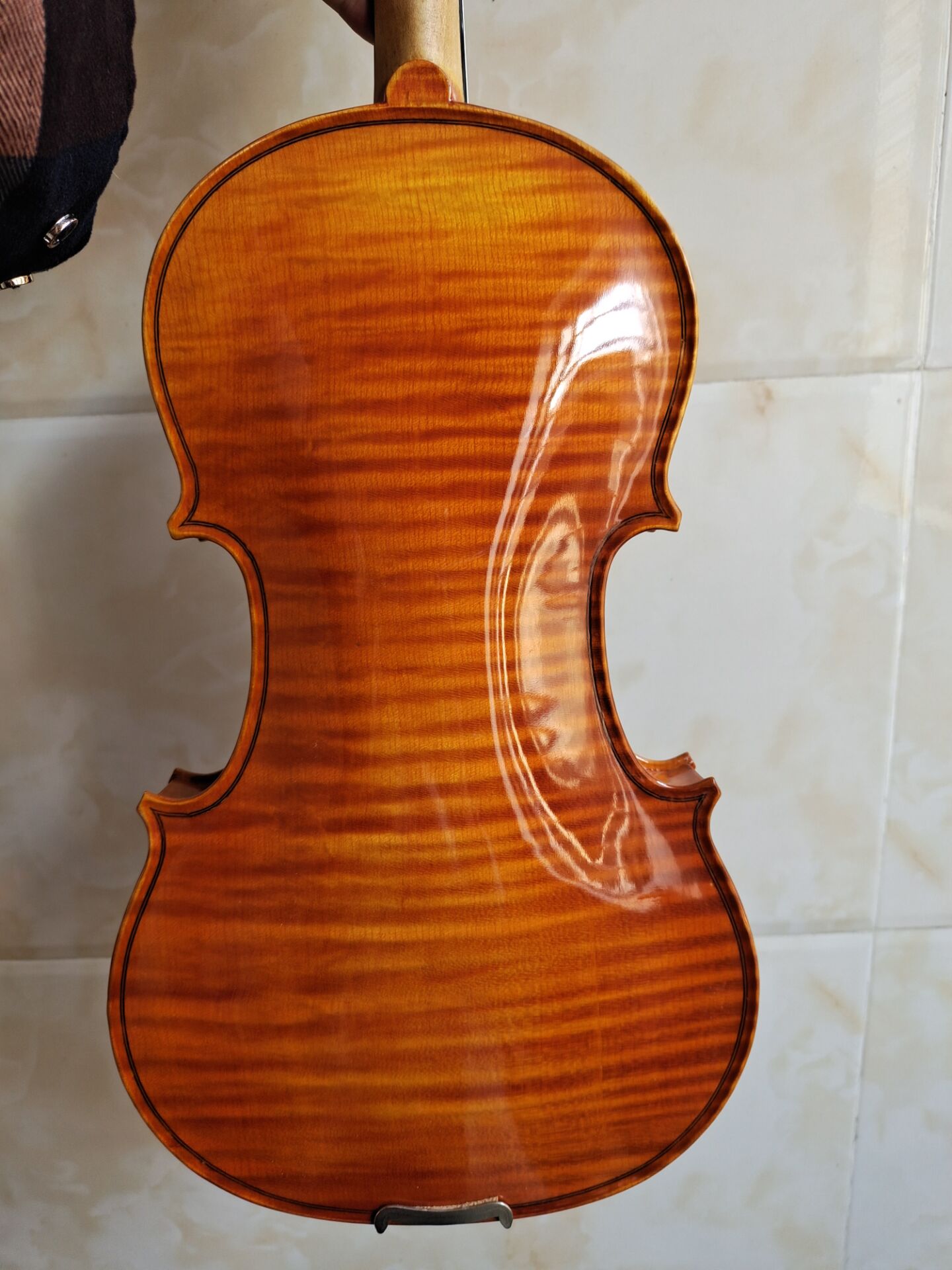Natural tiger pattern solid wood handmade violin, resin alcohol paint, beautiful pattern, good sound, complete models