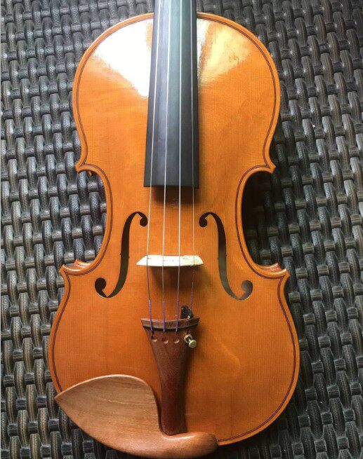 Fine Sri Lankan 1716 solo violin is hand-crafted with high-grade Italian oil paint