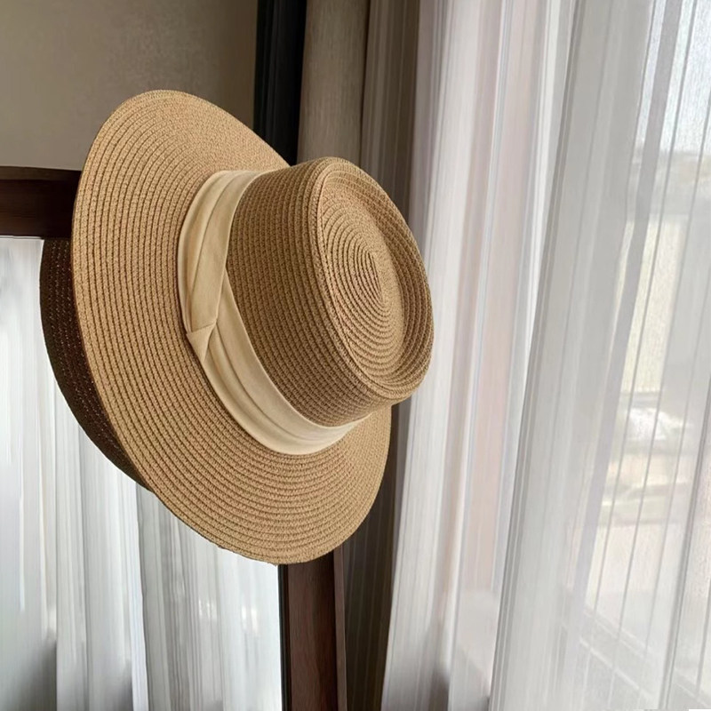 レディース ブリティッシュスタイル フラットトップ ストローハット、2026年夏新作、ビーチハット、バケーションスタイル、日よけハット、トップハット