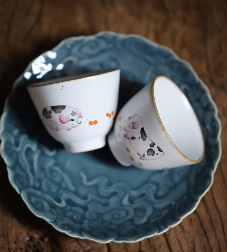 Gather your porcelain jingdezhen hand - made "couples scene masters cup cup pig year auspicious wedding gift box to the CPU