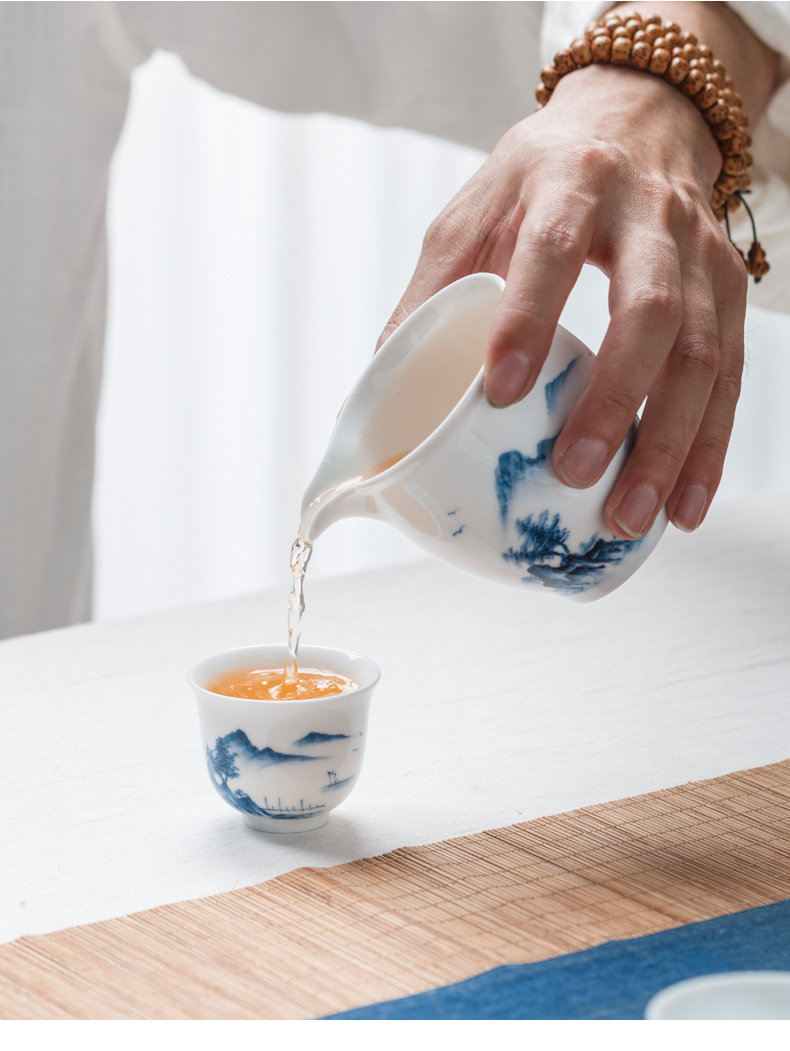 Kung fu ceramic cups single individuals dedicated high - grade single cup small white porcelain with blue and white porcelain hand - made sample tea cup