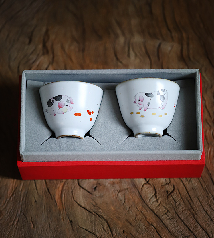Gather your porcelain jingdezhen hand - made "couples scene masters cup cup pig year auspicious wedding gift box to the CPU