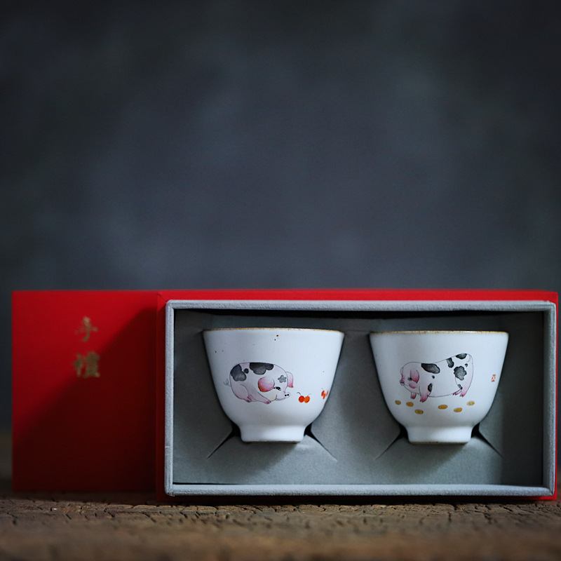 Gather your porcelain jingdezhen hand - made "couples scene masters cup cup pig year auspicious wedding gift box to the CPU