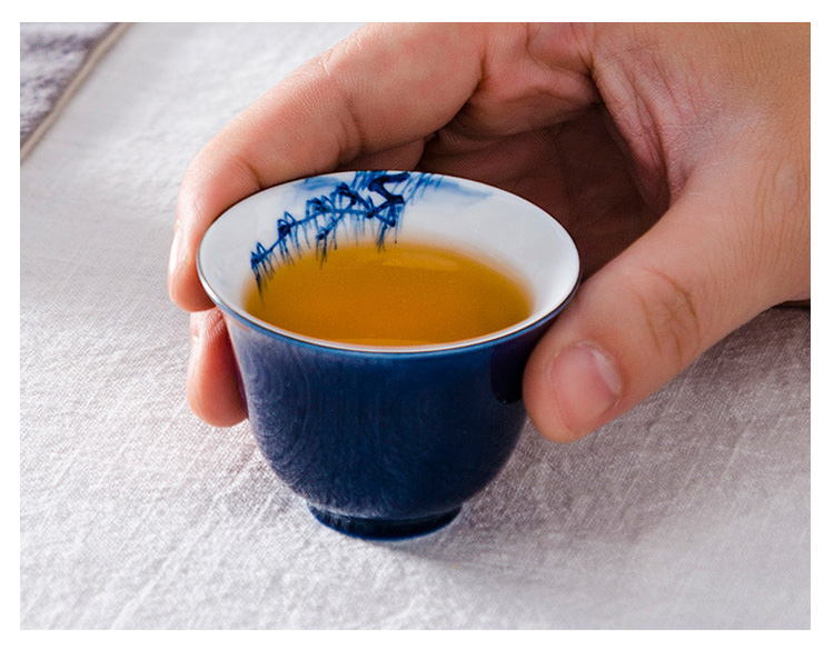 Kung fu ceramic cups single individuals dedicated high - grade single cup small white porcelain with blue and white porcelain hand - made sample tea cup