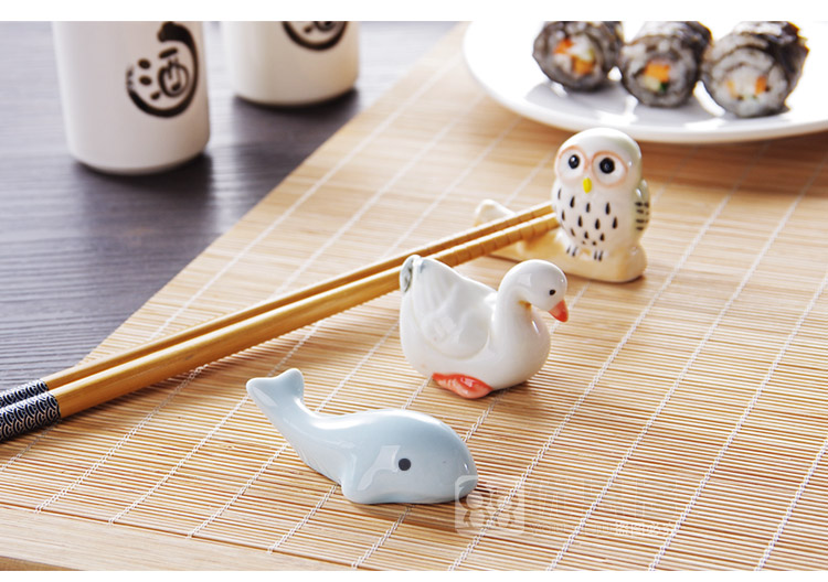 J together Japanese cartoon scene kitchen ceramic tableware chopsticks chopsticks frame bracket hold chopsticks pillow household chopsticks doesn a spoon