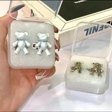 Никаких сестер с тонкой талией, без этой ручной пряжки медведя, милая и нежная