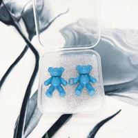 Морской синий одна пара, держащая руки