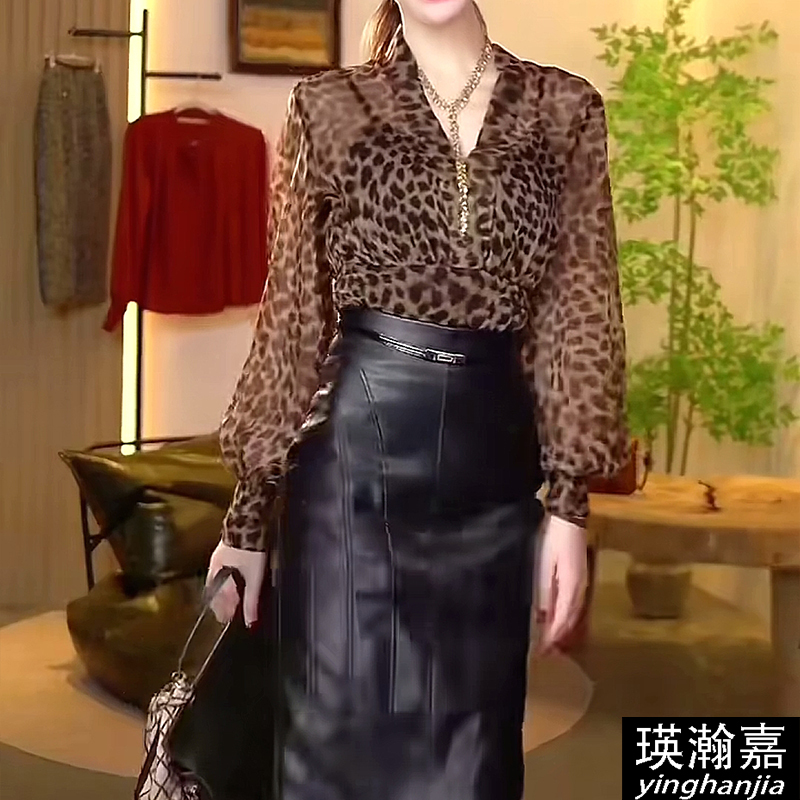 Vintage Leopard Print V-Neck Shirt for Women, Summer 2026 New Style, Elegant and Sexy Hot Girl Top, Waist-Cinching, Youthful Look
