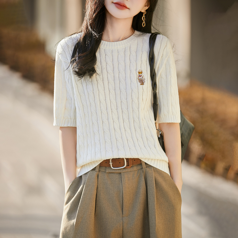 Fashionable Bear Embroidery Round Neck Knit Sweater for Women, Spring and Autumn Short-Sleeved Loose Pullover Knit Mid-Sleeve Base Cable Knit Sweater