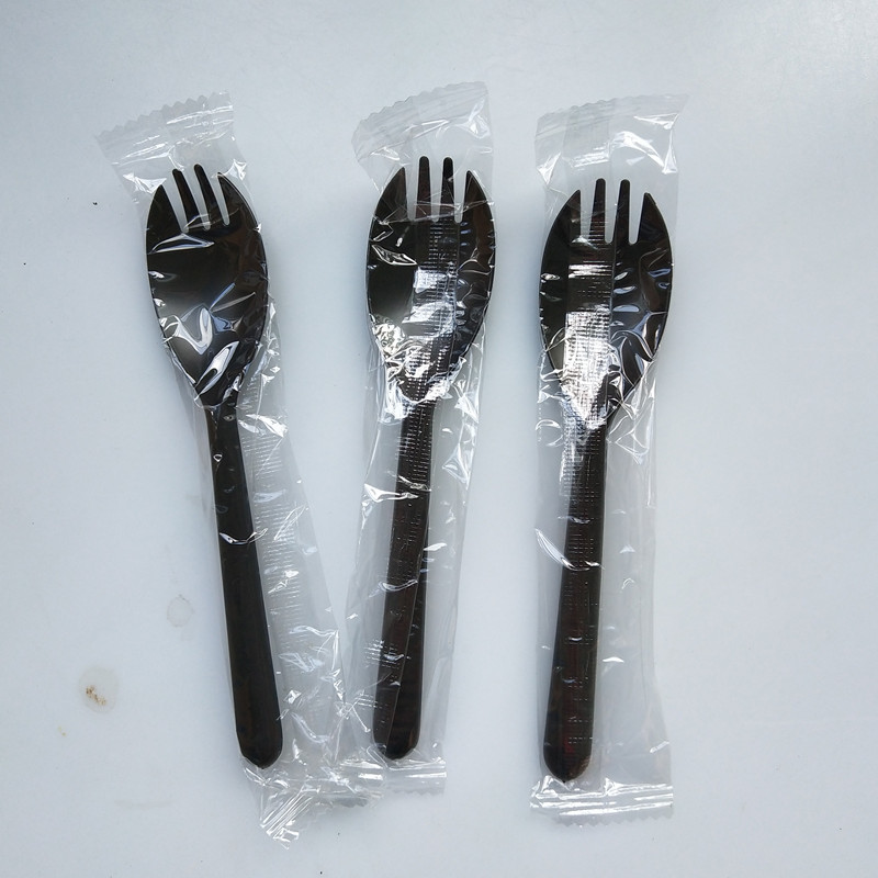 Disposable plastic fork spoons Western food dessert long handle fork spoon black and white independent packaging 14CM thickened outlet 100