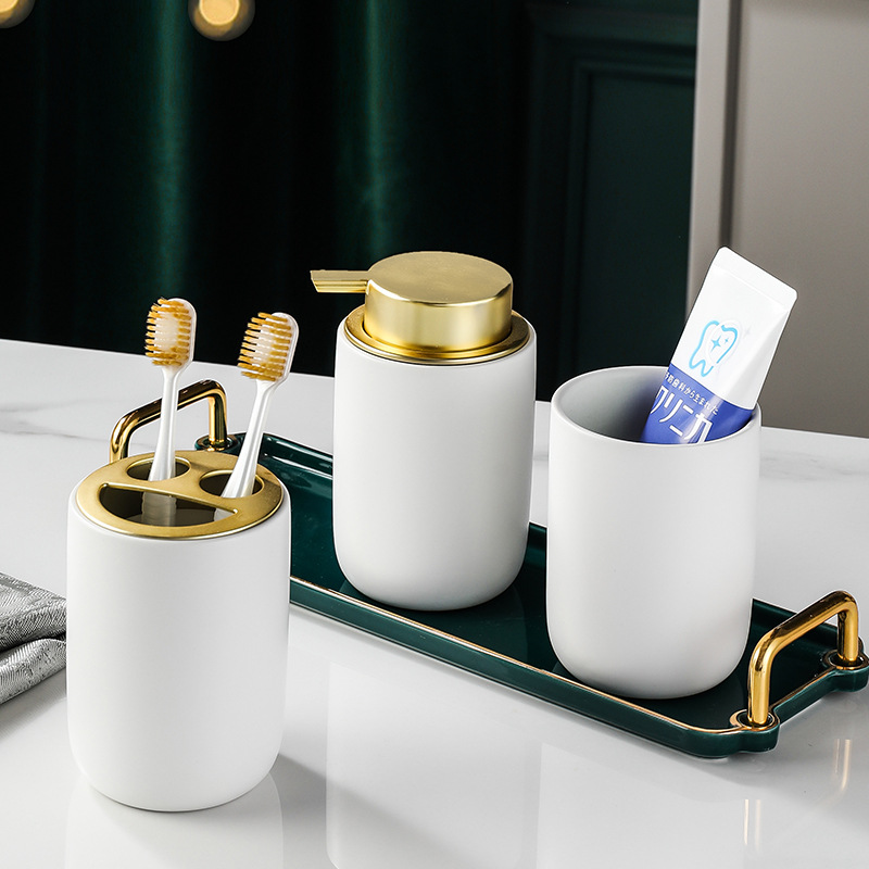 European style toiletriesSimple household sample room furnishesBathroom toothwash cup brush toothbrush toothbrush