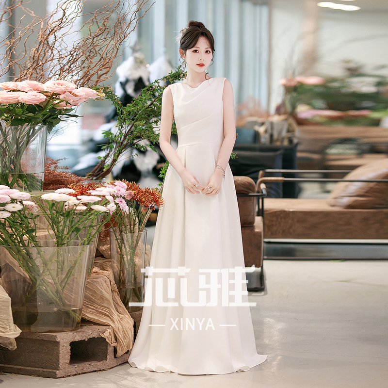 Minimalist Style Sleeveless Evening Dress for Women, High-End Waist-Cinching Elegant Gown for Art Exams, Host Performances, and Can Be Worn Casually