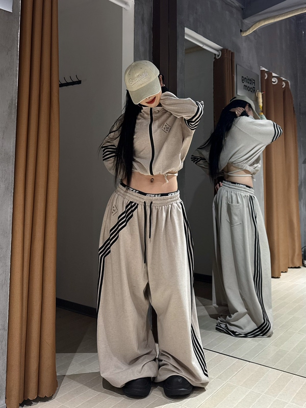 Pm25 Original Webbing Sports Style Series Khaki Gray Simple Style Comfortable Loose Sweatshirt and Pants Set Pm25 Original Webbing Sports Style Series Khaki Gray Simple Style Comfortable Loose Sweatshirt and Pants Set