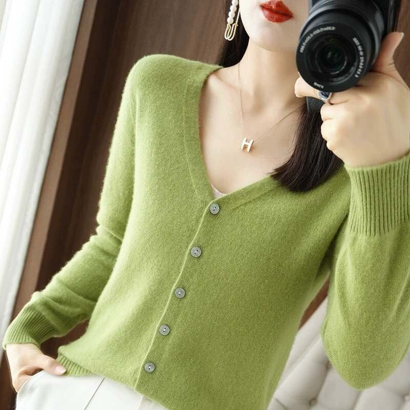 Long-Sleeved Wool Cardigan Jacket for Women, Loose Large Size, 2026 Autumn and Winter New Style, V Neck, Versatile Knitted Sweater