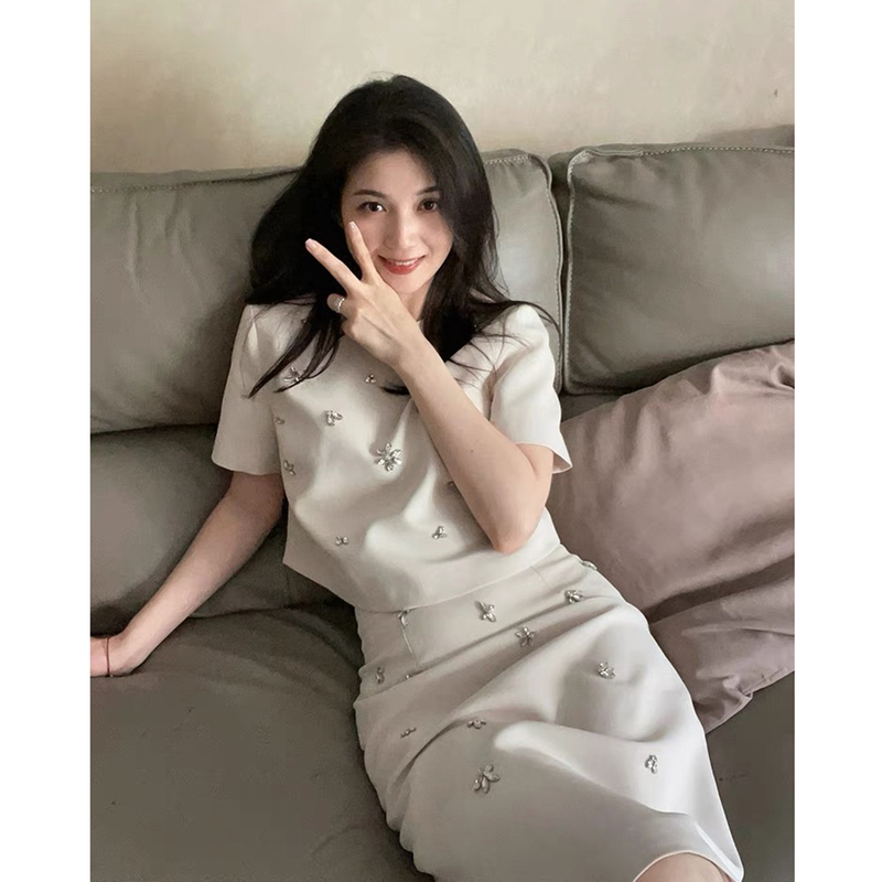 2025 Summer New Fashionable Elegant Socialite Heavy Embellished Rhinestone Short-Sleeve Top + High-Waisted Bodycon Skirt Set