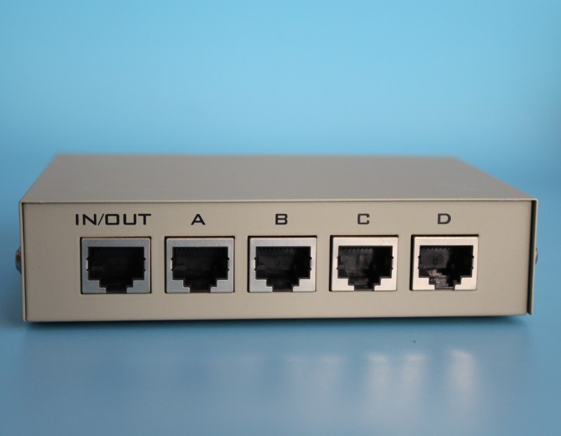 MT-RJ45-4 4-mouth 100 trillion RJ45 Internet shareware internal and external network switcher 4 in 1 out of plug-free