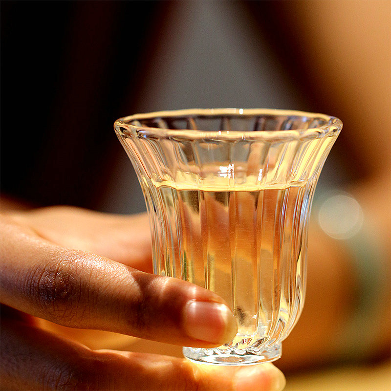 Lady tea room thickened heat resistant glass smelling cup transparent floral mouth small tea cup master cup petal cup small wine glass-Taobao