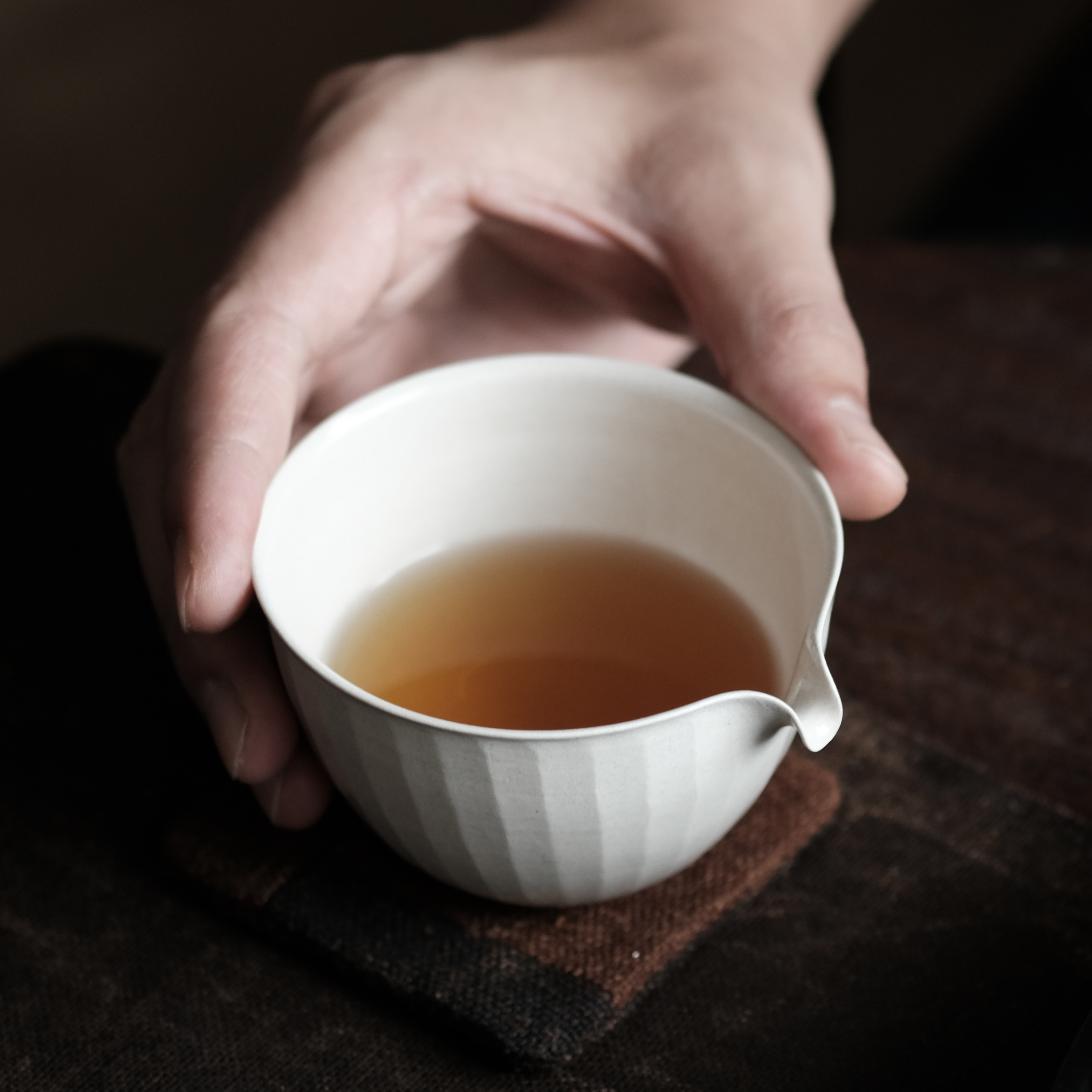 One extension of the whole hand-pulled fair cup tea sea even cup out of broken water Jiaru ash white glaze small fair 150ml