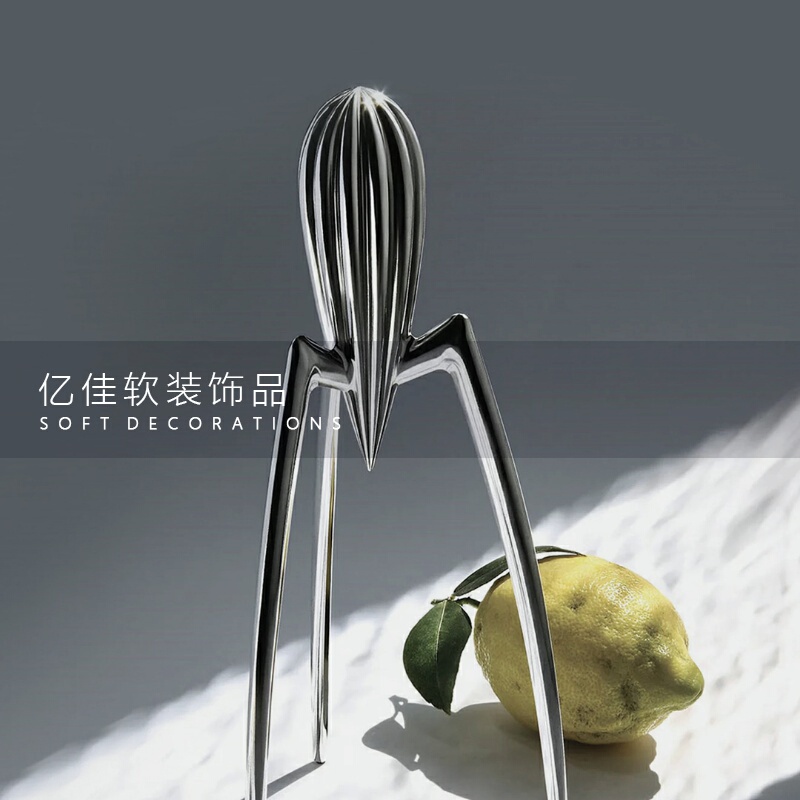 Modern Minimalist Silver Octopus Alien Juicer Ornament for Model Home Coffee Table, Dining Room, Kitchen, Living Room Soft Decoration