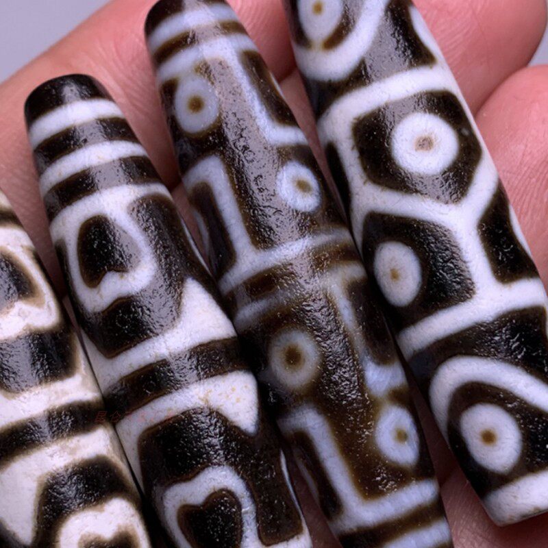 Qinghai Tianzhu Tibetan area pendant nine-eyed tiger tooth fire pendant men's and women's necklace high oil weathered jade beads