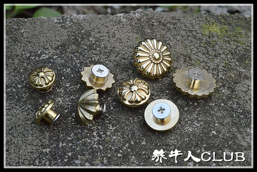 Произведено фермерами для крупного рогатого скота, латунной кусочкой Caxin Cai Bugle, Chrysanthemum Nail Четырехкратный винт пряжки, оборудование DIY и кожаное украшение