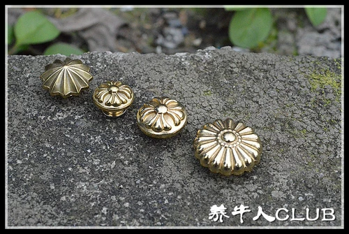 Произведено фермерами для крупного рогатого скота, латунной кусочкой Caxin Cai Bugle, Chrysanthemum Nail Четырехкратный винт пряжки, оборудование DIY и кожаное украшение