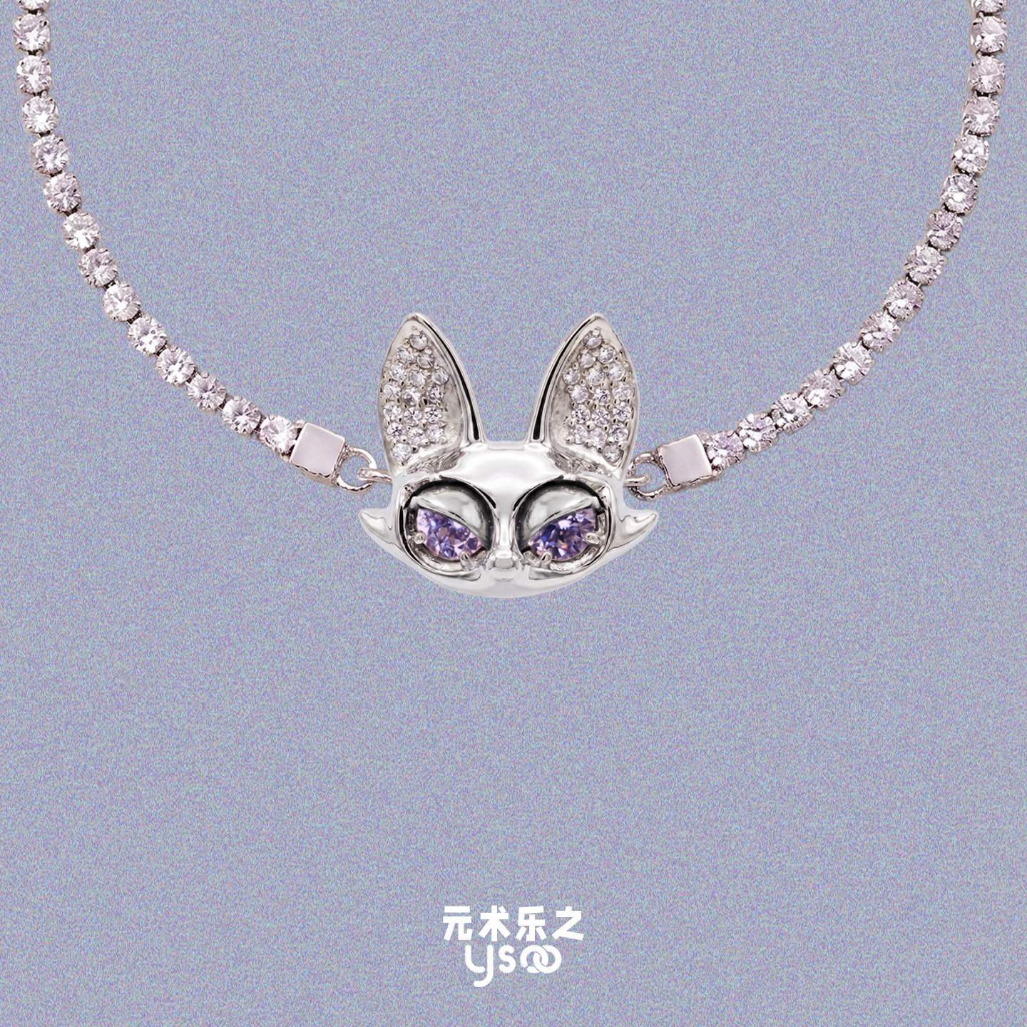 A winking fox choker with a sweet and cool style, featuring a diamond chain, fashionable clavicle chain, and a short necklace—a niche design.