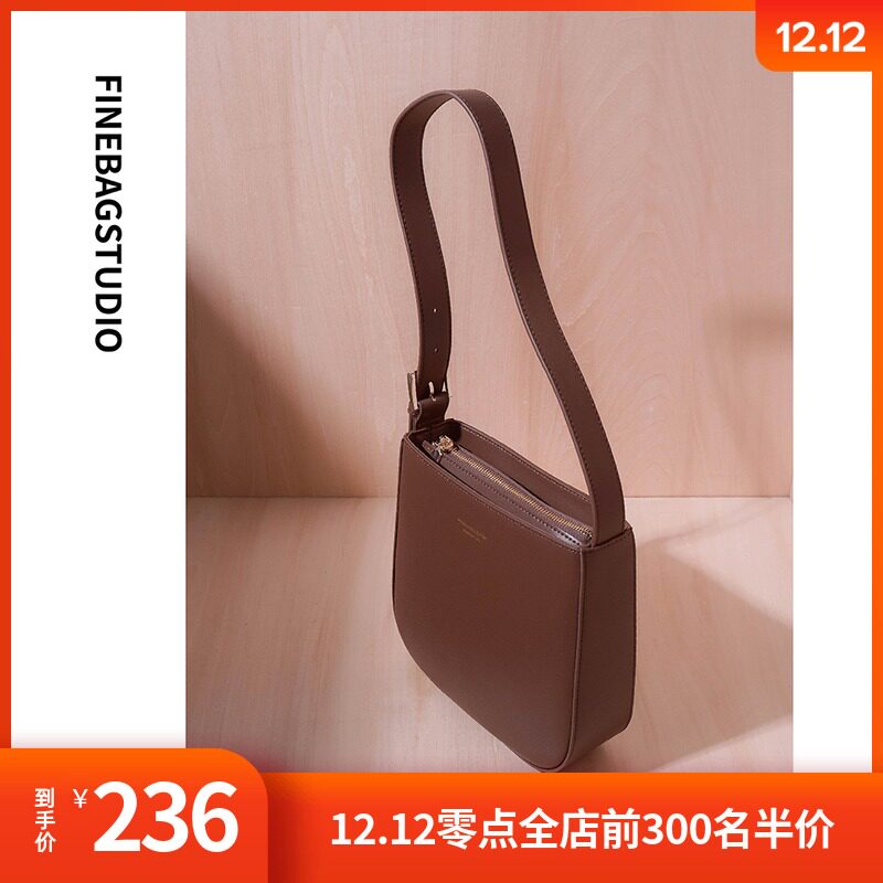 Autumn and winter New retro style small square bag underarm baguette bag French niche senior sense shoulder bag bag female niche