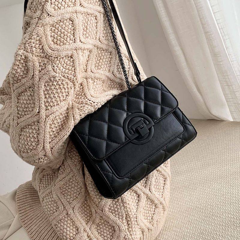 2021 New Hong Kong Style Lingge Chain Net Red Leather Women's Bag Trendy Korean Version Versatile Texture Messenger Soft Leather Bag