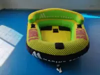 Светлый желтый двойной космический корабль