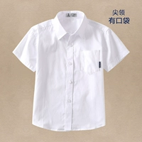 У верхнего воротника есть карманы