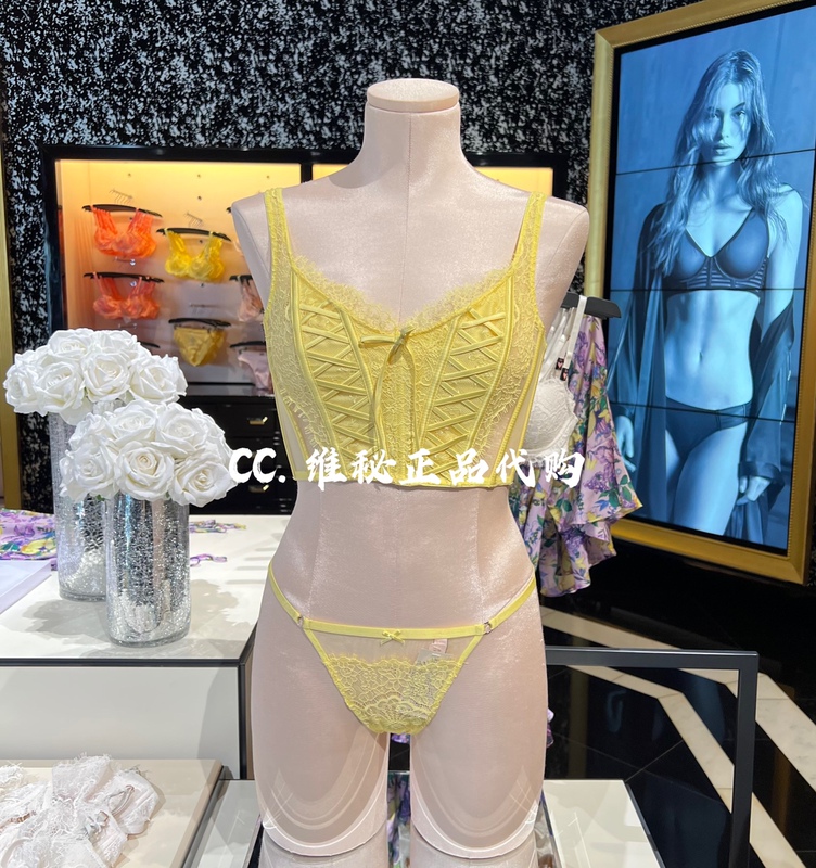 Victoria's Secret Sexy and Comfortable Bow-Tie Strap Camisole with Non-Padded Shapewear Bra Victoria's Secret Sexy and Comfortable Bow-Tie Strap Camisole with Non-Padded Shapewear Bra
