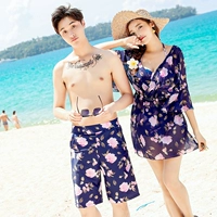 Cặp đôi mới bơi nam và nữ đặt kỳ nghỉ bên bờ biển spa cặp vợ chồng người mẫu ba mảnh ngực nhỏ tập hợp áo tắm 	set đồ đi biển đôi	