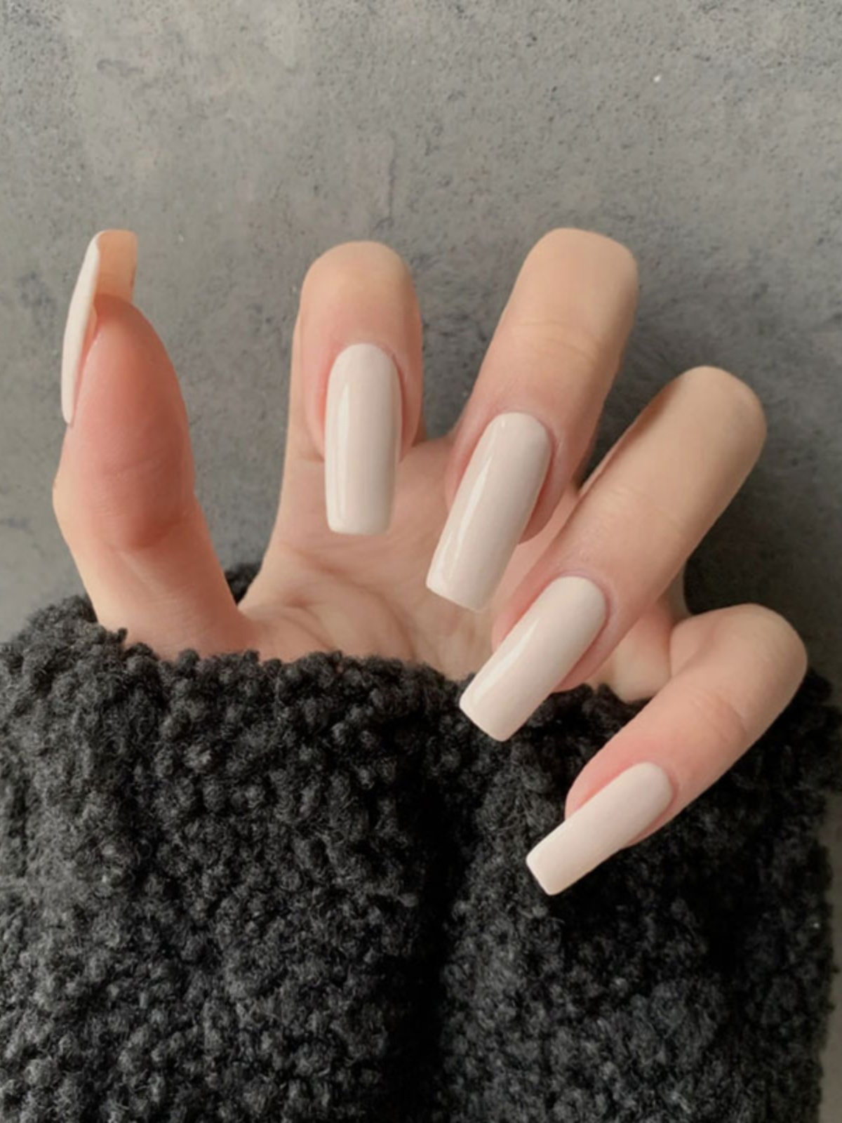 米白色长款方形穿戴甲贴，真的适合全肤质。10.9元可买吗？