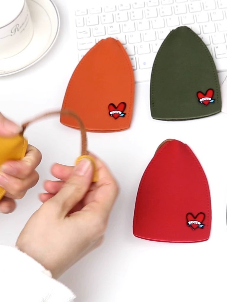 Key Case, High-Grade Scratch-Resistant Keychain, Pull-Out Type, Large Capacity, Household Door, Car Key, Key Storage and Protective Cover